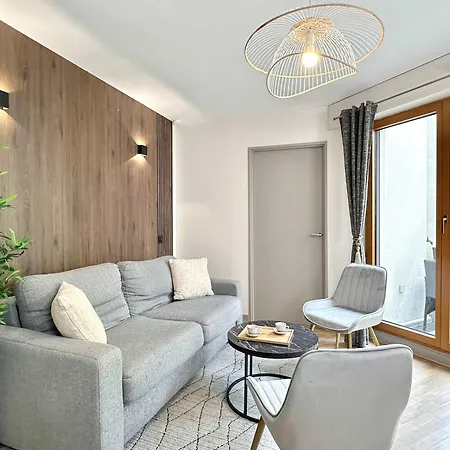 Apartment With Terrace In Porte De Versailles