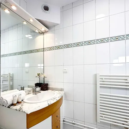 With Terrace In Porte De Versailles Appartement