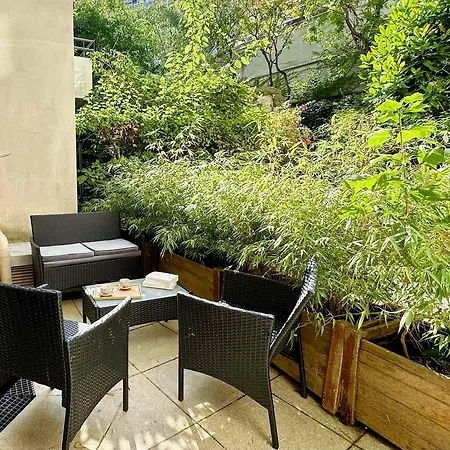 With Terrace In Porte De Versailles Parijs